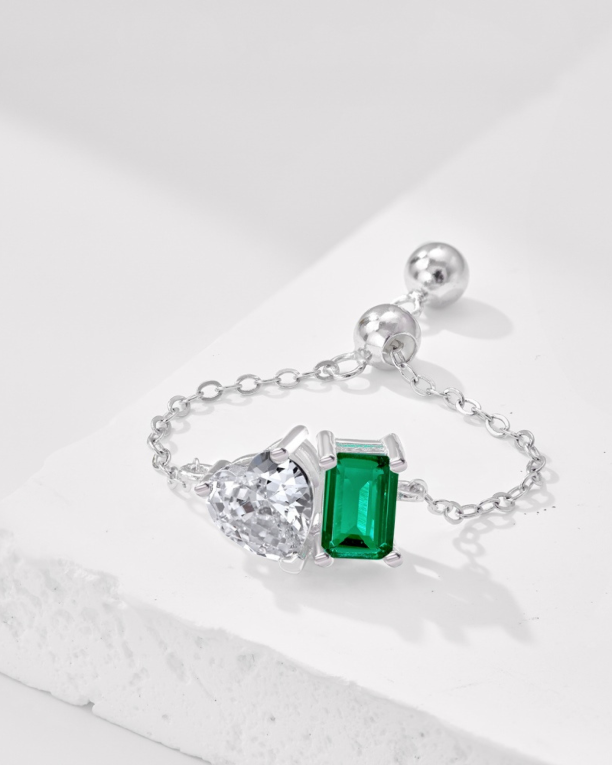 Heart & Emerald Spark Chain Ring